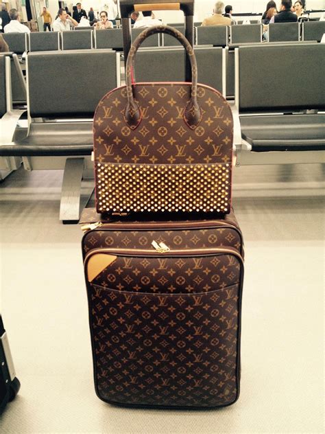 Louis Vuitton saks 5th